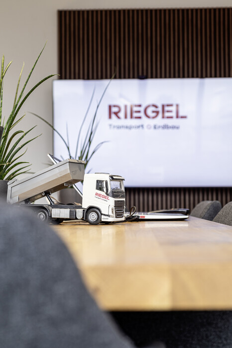 Riegel-Neuer-Standort-Besprechungsraum-220
